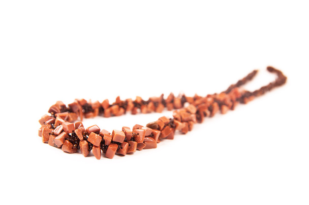 schöne weibliche Halskette aus braunen Steinen - Foto, Bild