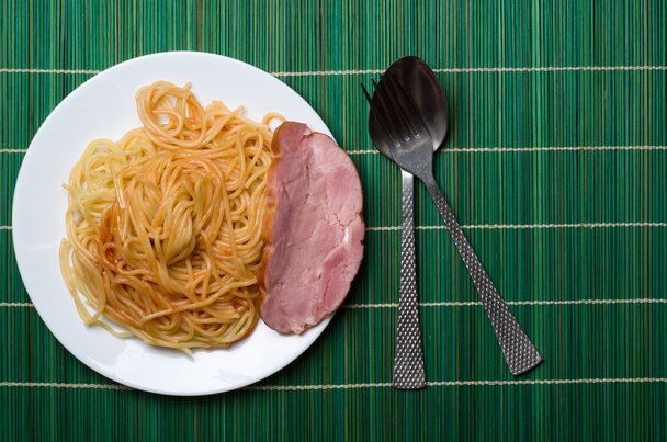 spaghetti on a plate on a wooden background - Fotoğraf, Görsel