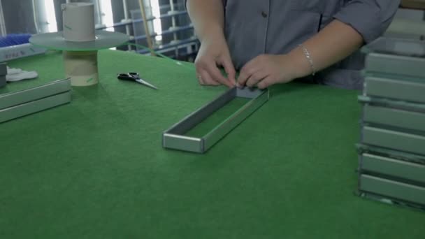 Smalle groene tape naar frame steken - Video
