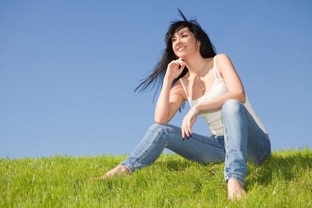 Happy young woman rest on the green grass - Foto, Bild