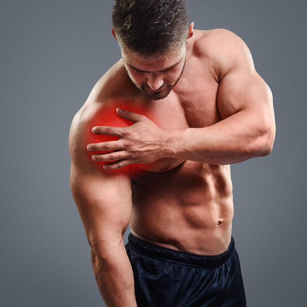 Ahtletic muscle man Shoulder pain - Foto, imagen