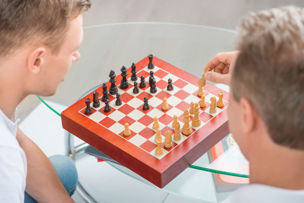 Father and his adult son playing chess - Foto, Bild