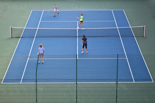 Jouer au tennis - Photo, image