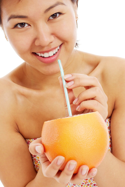 Pretty asian young woman with grapefruit - Foto, imagen