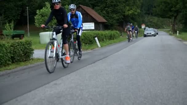スロベニアの自転車マラソンの乗馬の自転車 - 映像、動画