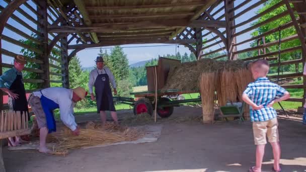 A szalma férfiak - Felvétel, videó