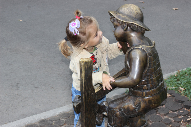 the little girl looks at a monument - Photo, Image