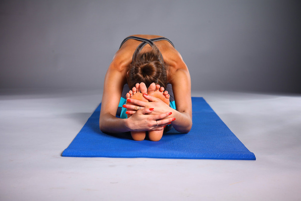 Portrait of sport girl doing yoga stretching exercise - Foto, Bild