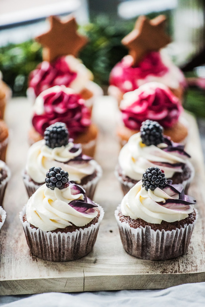 sweet berry cupcakes - Foto, imagen
