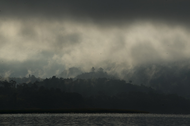 Thajsko Kanchanaburi Sangkhlaburi jezero - Fotografie, Obrázek