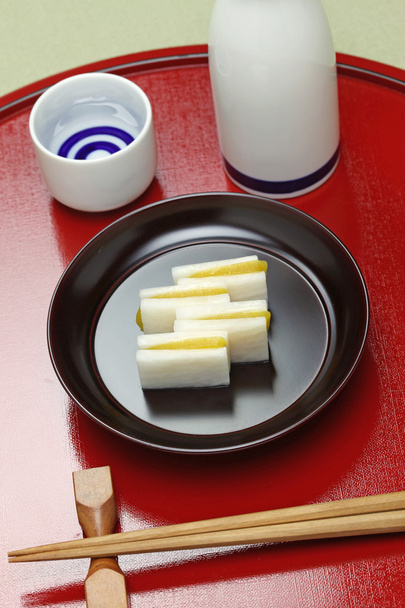 karasumi daikon, rafano bottarga, antipasto per il vino di riso giapponese
 - Foto, immagini