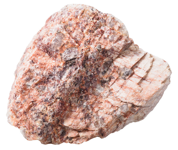 kiezel uit roze graniet gneiss rots geïsoleerd - Foto, afbeelding