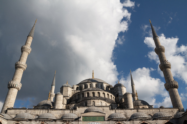 La Moschea Blu con cielo minaccioso, Istanbul, Turchia
 - Foto, immagini