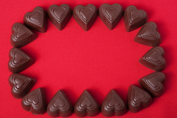 marco chocolate caramelo en forma de corazones
  - Foto, imagen