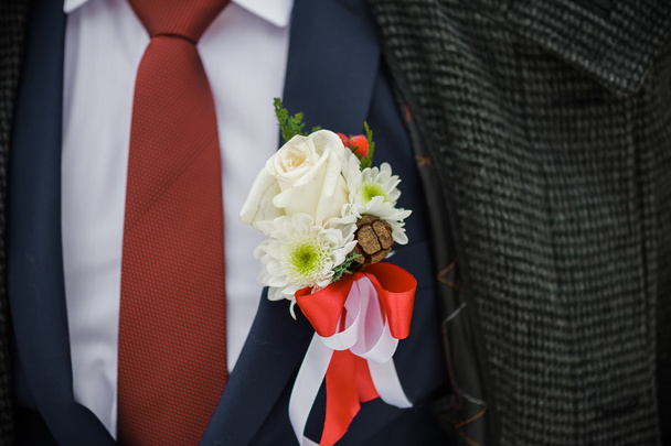 Bella sposa con bouquet prima della cerimonia nuziale
 - Foto, immagini
