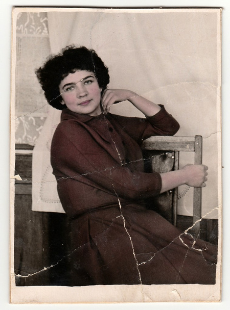 Vintage-Foto einer jungen Frau mit Herkunftsretusche (farbige Wangen). - Foto, Bild