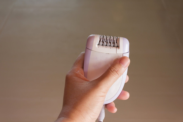 Hair removal, hand catch hair shaving tool - Фото, изображение
