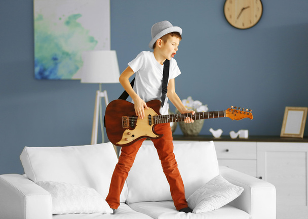 boy playing guitar  - Foto, immagini