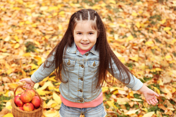 Beautiful little girl with apples - Foto, Imagem