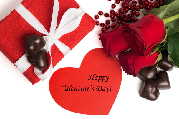 Tag Joyeuse Saint-Valentin avec boîte cadeau rouge et ruban blanc
 - Photo, image