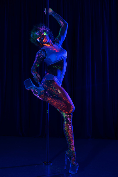 woman dancing striptease - Foto, immagini