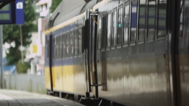 vonat, így a vasútállomás - Felvétel, videó