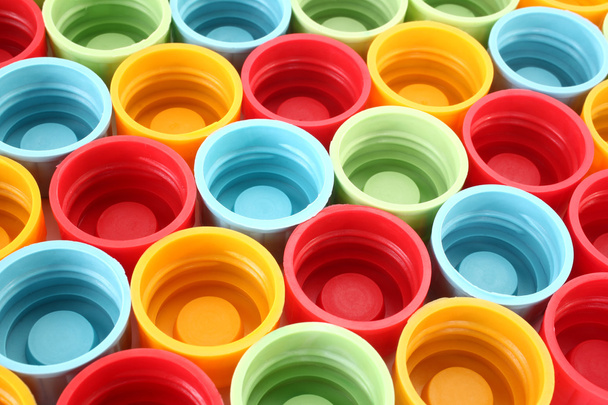 Coloridas tapas de botellas de plástico - Foto, imagen