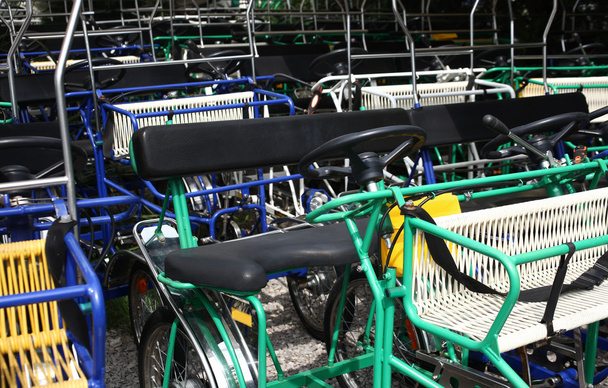 Quadracycles carros de pedal
 - Foto, Imagem