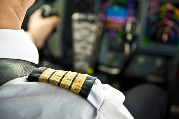 Capitán Epaulet - hombro de un piloto de avión de pasajeros
 - Foto, imagen