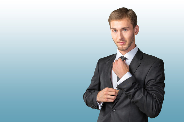 businessman adjusting his tie - Zdjęcie, obraz