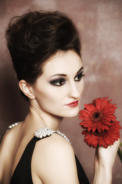 Attractive woman with red flowers - Fotoğraf, Görsel