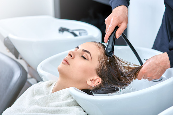 shampoo for hair, beauty salon, hair wash - Fotografie, Obrázek