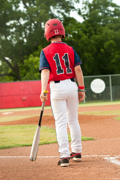 Teini baseball poika valmis bat
 - Valokuva, kuva