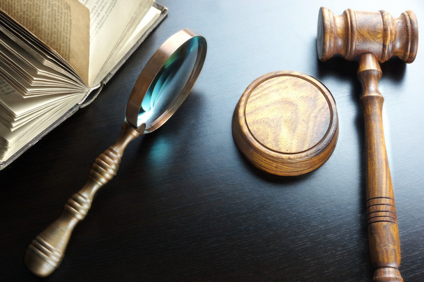 Judges Gavel, Magnifier And Old Book On The Black Table - Φωτογραφία, εικόνα