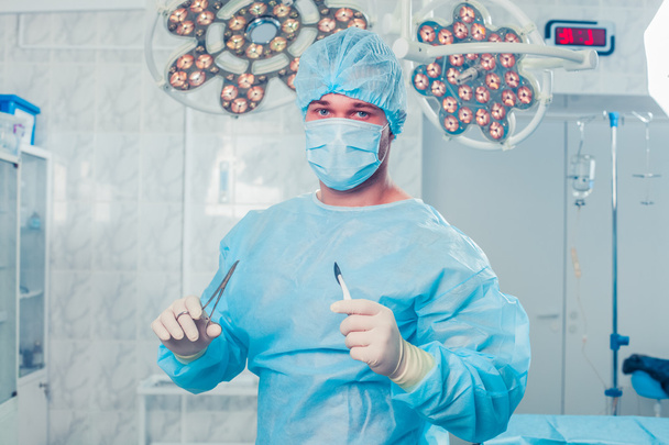 Cirurgião na sala de operações do hospital
 - Foto, Imagem