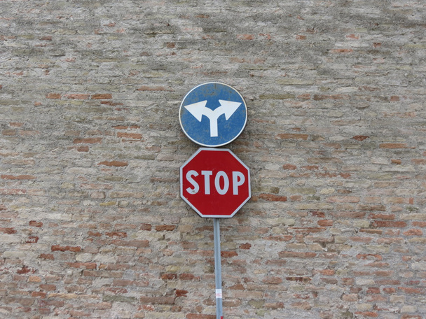 Stop jel és balra vagy jobbra - Fotó, kép