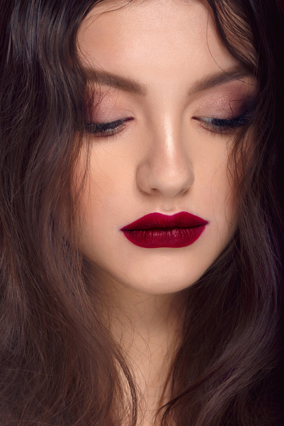 Close-up beauty portrait of beautiful model with bright make-up - Φωτογραφία, εικόνα