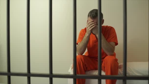 Scena z depresji więzień w więzieniu - Materiał filmowy, wideo