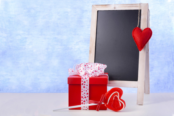 pizarra de San Valentín y regalo
 - Foto, Imagen