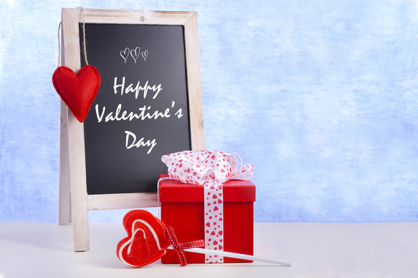 Valentine schoolbord en cadeau - Foto, afbeelding