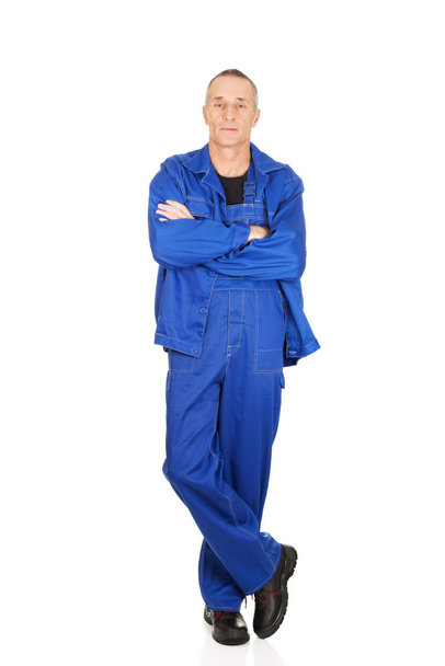 Smiling repairman with folded arms - Photo, image