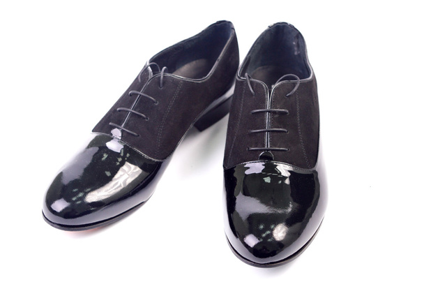 Sapatos de couro de patente
 - Foto, Imagem