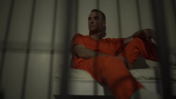 Weergave van een gevangene in de gevangenis - Video