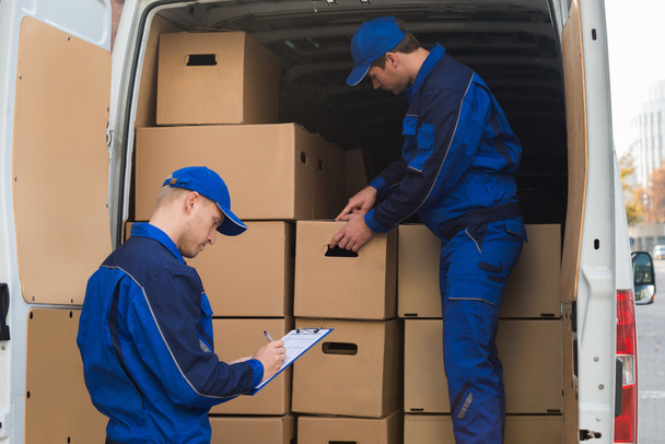 Delivery Men Unloading Boxes - Foto, immagini