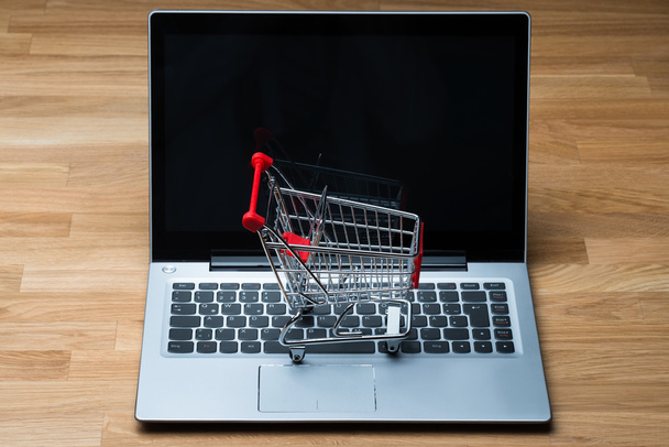 Shopping Cart On Laptop - Foto, Imagem