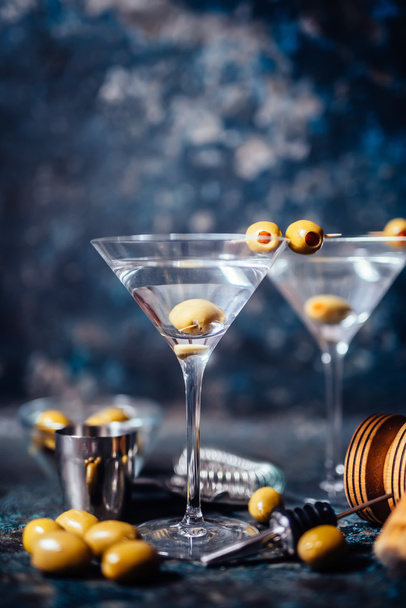 Dry vodka martini, gin tonic cocktail served in restaurant, pub and bar. Long drink cocktail concept - Fotografie, Obrázek