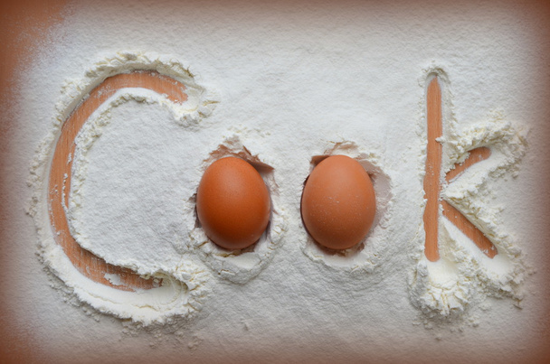 Jauhot ja kaksi munaa - merkintä "Cook
" - Valokuva, kuva