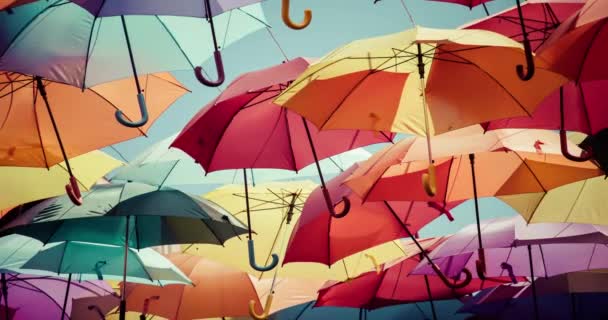 Fondo colorido paraguas decoración de la calle. - Imágenes, Vídeo