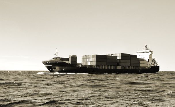 φορτηγό πλοίο μεταφοράς εμπορευματοκιβωτίων - Φωτογραφία, εικόνα