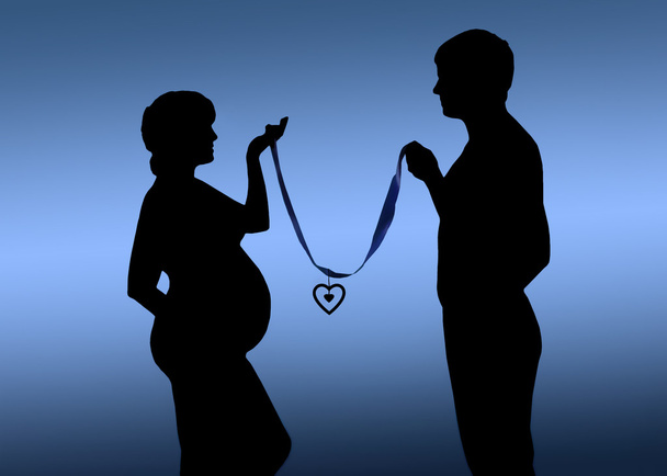 Silhouette d'un jeune couple qui attend un bébé
 - Photo, image